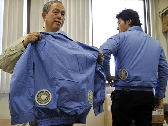 日本科學家發明出內建風扇的「降溫夾克」,形成氣流,幫助身體降溫。(網路截圖)