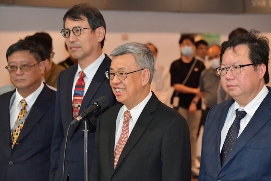 針對勞團27日於行政院呼籲設立基礎年金的訴求,行政院僅回應說,會請勞動部持續檢討。(行政院提供)