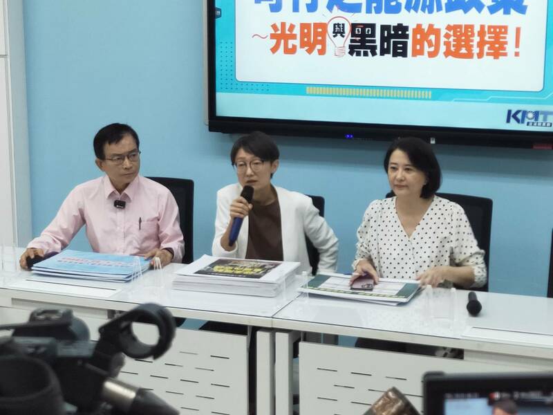 國民黨立院黨團10日以記者會捍衛侯友宜重啟核電的能源政策。(Photo by 呂翔禾/台灣醒報)