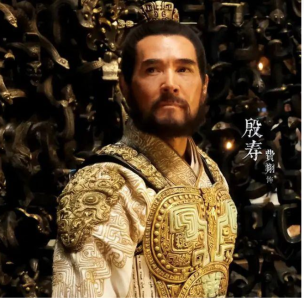 費翔飾演的紂王高大俊美且野心勃勃(網路截圖)