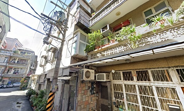 淡水水源路被認為是大學生的同居街。(網路截圖)