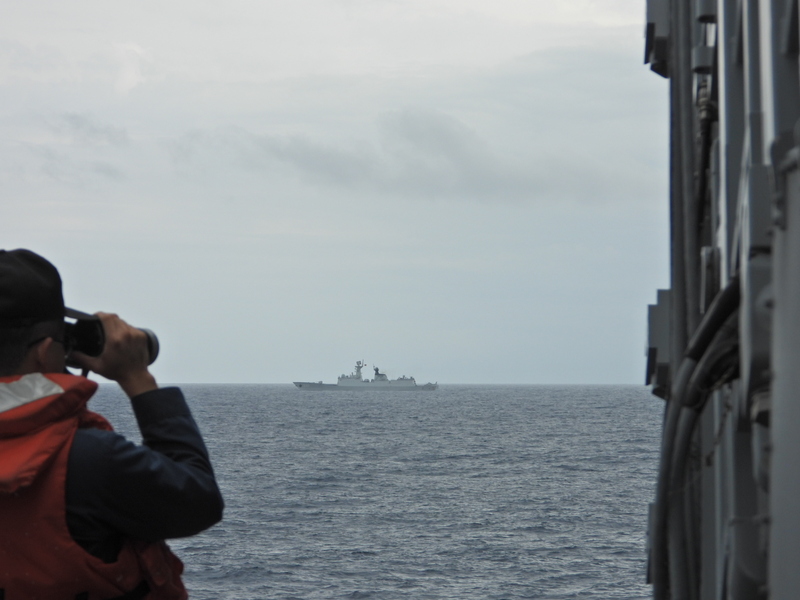 國防部20日公布我軍監控共艦的畫面,回應共機、共艦擾台的行為。(海軍司令部提供)