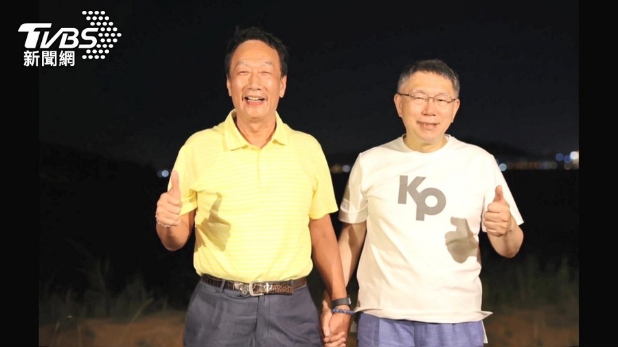 鴻海創辦人郭台銘(左)曾與民眾黨主席柯文哲於金門合體。(網路截圖)