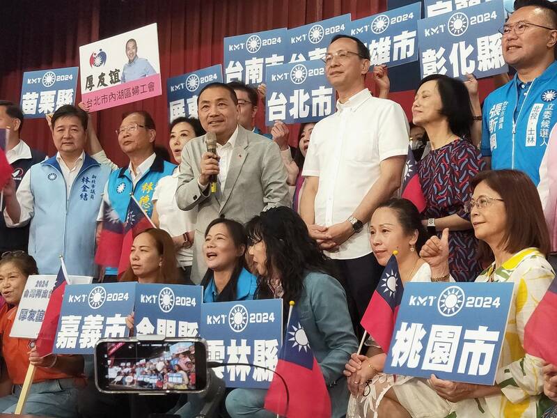 國民黨總統候選人侯友宜21日出席婦女與新住民後援會成立活動,現場擠得水洩不通。(Photo by 呂翔禾/台灣醒報)