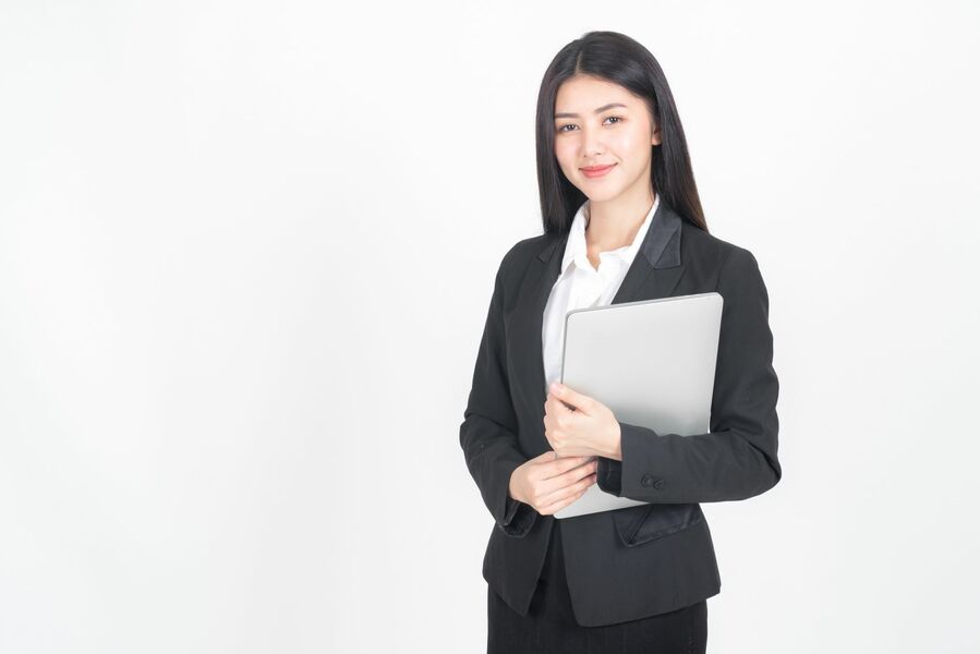 據說,不少首長夫人都曾有過因為首長秘書太漂亮而煩惱的經驗。(本報資料照片)