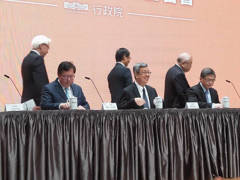 行政院24日公布總預算,政院特別強調今年將撥補勞保1300億。(Photo by 呂翔禾/台灣醒報)
