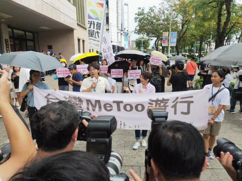 由8位同學發起的「Metoo」大遊行27日在西門町登場,現場約有上百位學生或年輕人共襄盛舉。(Photo by 呂翔禾/台灣醒報
