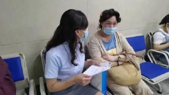 陪媽媽看病,發現母女的名字與病情都傳承了。(網路截圖)