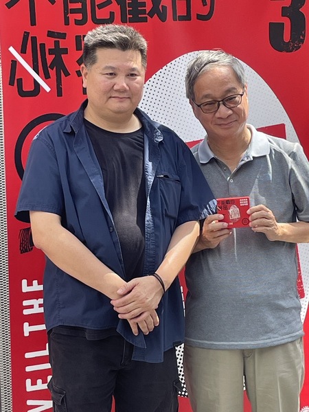 《不能戳的秘密》導演李惠仁(左)30日於特映會前表示,台灣官學之間存在著共生關係,形成相當傾斜的結構。(Photo by 簡嘉佑/台灣醒報)