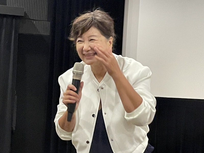電影「油麻菜籽」女主角蘇明明現身社慶現場,四十年過去,風韻猶存。(本報資料照)