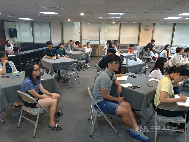 教育部與僑委會7日宣布「促進國際生來臺及留臺實施計畫」,盼增加國際生與僑生來台就學與留台工作。(中央社)