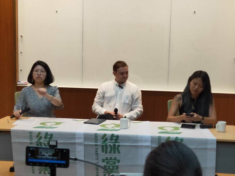 台灣綠黨11日與瑞典綠黨進行交流,分享國內彼此的能源議題政策辯論。(Photo by 呂翔禾/台灣醒報)