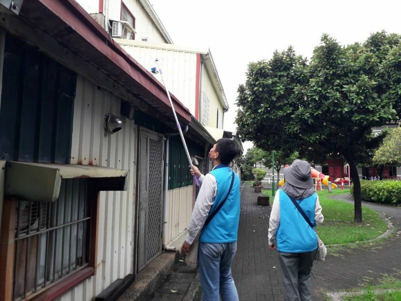 國家蚊媒中心首席顧問陳錦生受訪時表示,面對登革熱防治,社區配合度低,且迷信噴藥,是此次疫情擴散的關鍵。(台南市府提供)