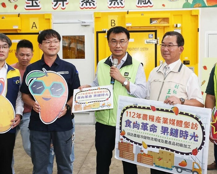 農業部長陳吉仲向行政院長陳建仁請辭獲慰留。(陳吉仲臉書)