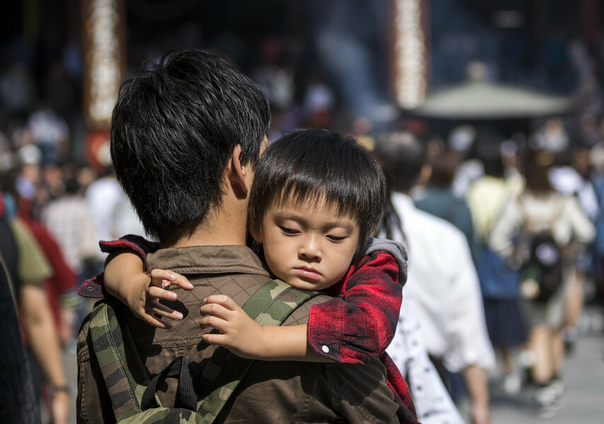 全職爸爸容易因為缺乏社交關係,而陷入孤獨或焦慮的情緒中。(Photo by Robert Moranelli on Flickr under C.C. License)