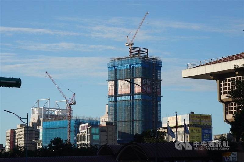 如果你也認為台灣房價會「跟跌」,那恐怕要大失所望了。(中央社)