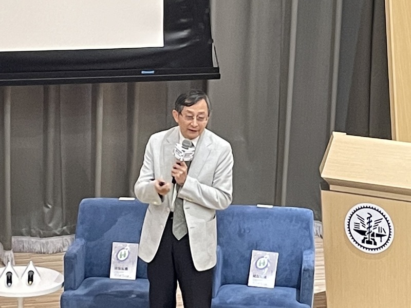 陽交大公衛所兼任教授張鴻仁出版《政府不敢告訴你的健保危機》,並於19日舉辦座談會。(Photo by 簡嘉佑/台灣醒報)
