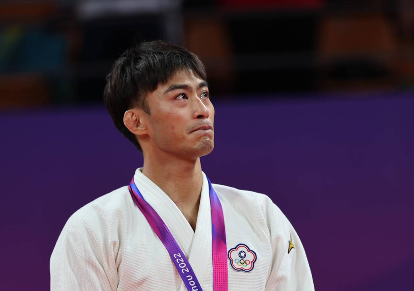 杭州亞運首日就拿下我國亞運歷史的百金,柔道一哥楊勇緯替我國代表團打出信心!(photo from 中華奧會官方臉書)