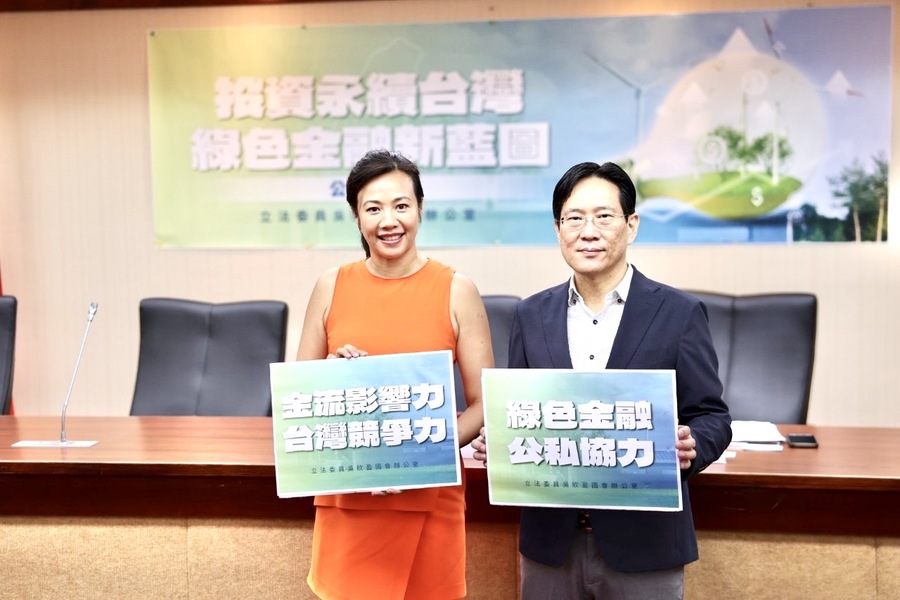 立法院25日舉行召委選舉,執政黨與在野黨在8個委員會各有一席召委。(吳欣盈臉書)