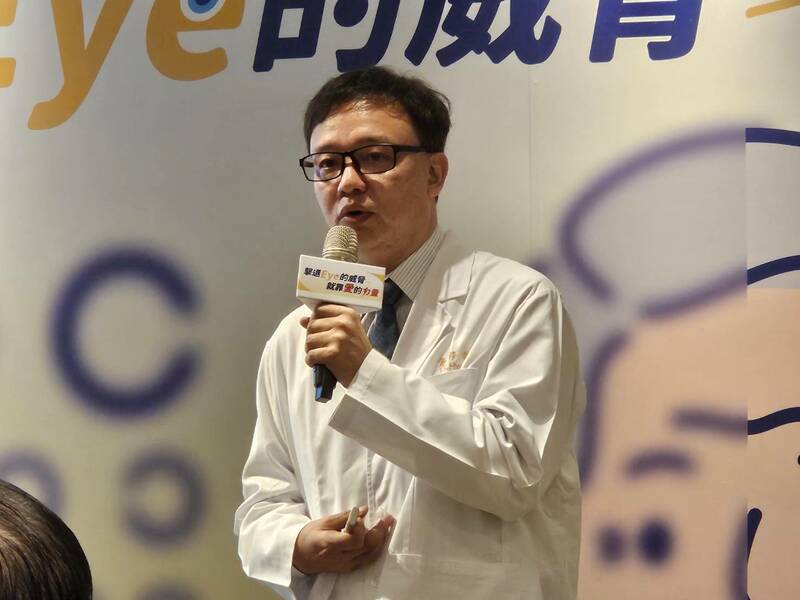 眼科醫生3日提醒,黃斑部病變病友容易放棄治療,需增加親友陪伴,與醫生討論用藥來改善。(Photo by 呂翔禾/台灣醒報)