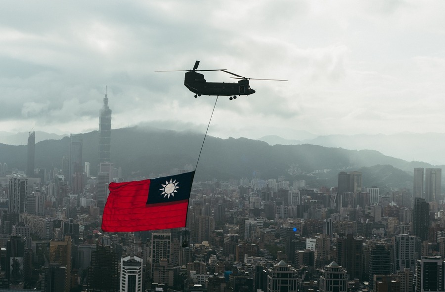 針對本次國慶名稱「Taiwan National Day」名稱,國民黨呼籲民進黨不要偷渡台獨。(蔡英文臉書)