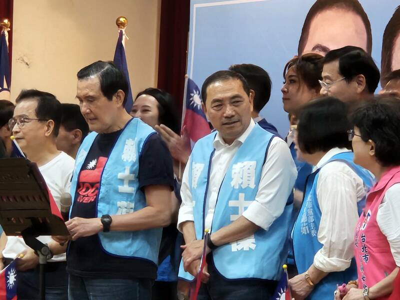 侯友宜與賴士葆15日成立勞工後援會,許多藍營政要都支持相挺。(Photo by 呂翔禾/台灣醒報)