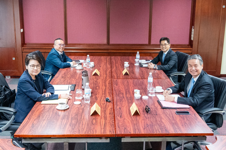 藍白第一次見面,雙方就對各自提出方案表達不滿,學者認為,加上時間壓力下,藍白恐難合作。(柯文哲辦公室提供)