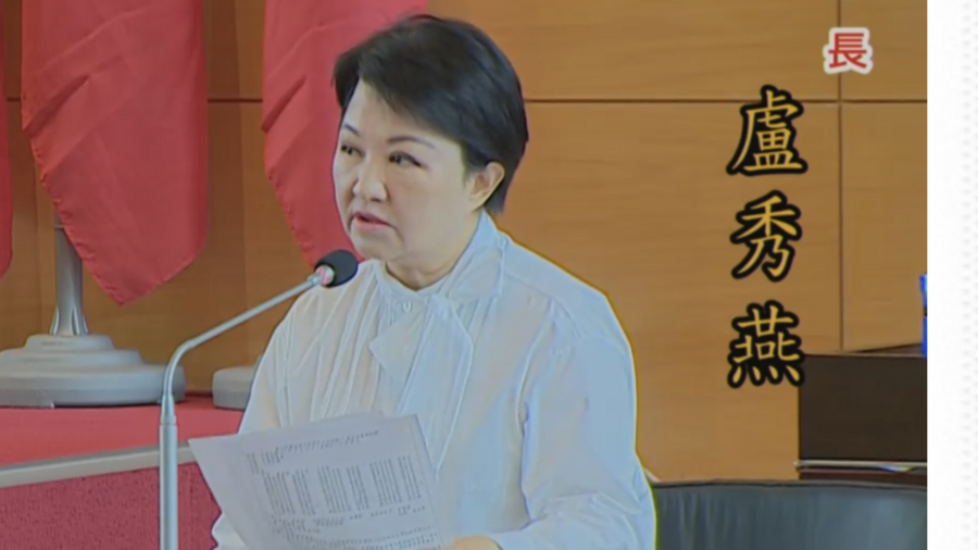台中市長盧秀燕16日在議會明指有人在卡中捷藍線,但未指名道姓。只是要對方「放下吧」,似在暗指前市長林佳龍。(photo by台中市議會直播截圖)