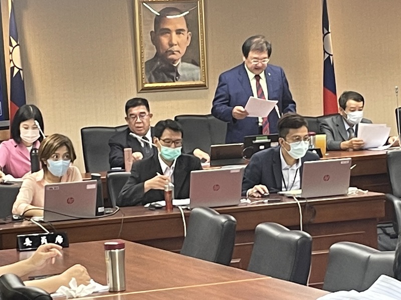 立法院社會福利及衛生環境委員會19日審查「家庭暴力防治法部分條文修正草案」案,跨黨派立委都有提出法案。(Photo by 簡嘉佑/台灣醒報)