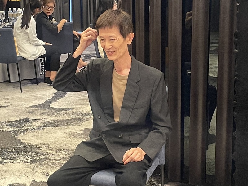 藝人陳博正「阿西」25日現身記者會,分享戴最新助聽器的經驗。(Photo by 簡嘉佑/台灣醒報)