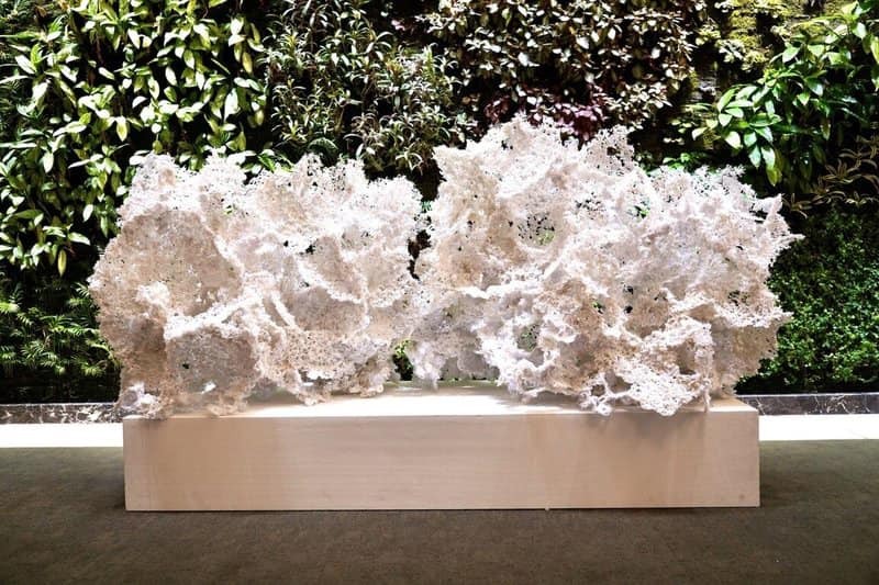 台灣藝術家戴素貞以作品《浪花》奪得金獎。(麗寶文化藝術基金會提供)