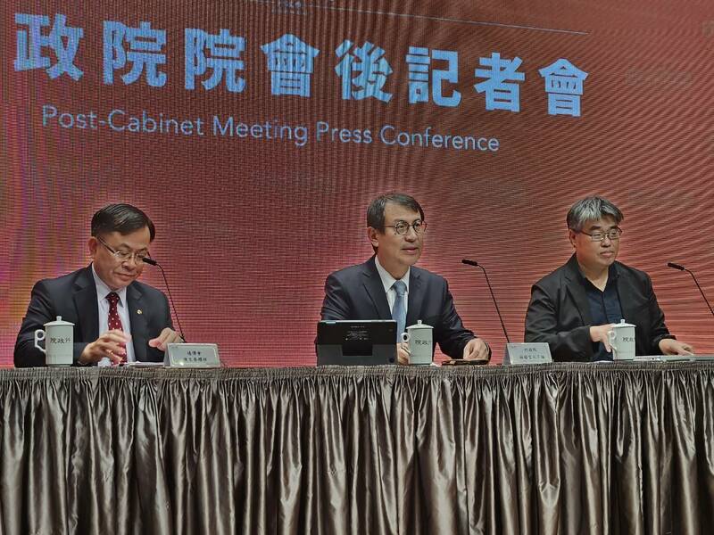 行政院9日大曬經濟與政績成果,盼在選戰期間爭取民眾支持。(Photo by 呂翔禾/台灣醒報)