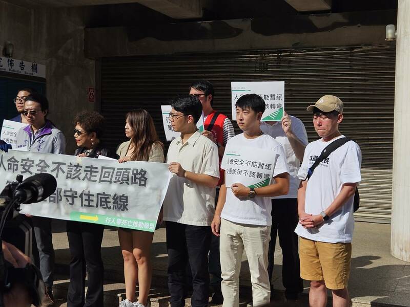 行人零死亡推動聯盟9日呼籲交通部,應繼續落實違規臨停記點新制。(Photo by 呂翔禾/台灣醒報)