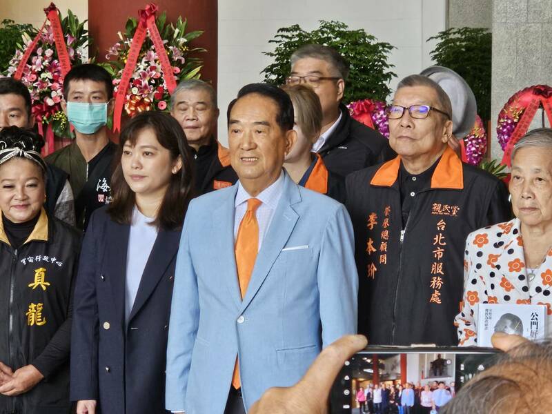 親民黨主席宋楚瑜12日受訪時強調,國民黨連泛藍陣營都不願整合,遑論藍白合。(Photo by 呂翔禾/台灣醒報)