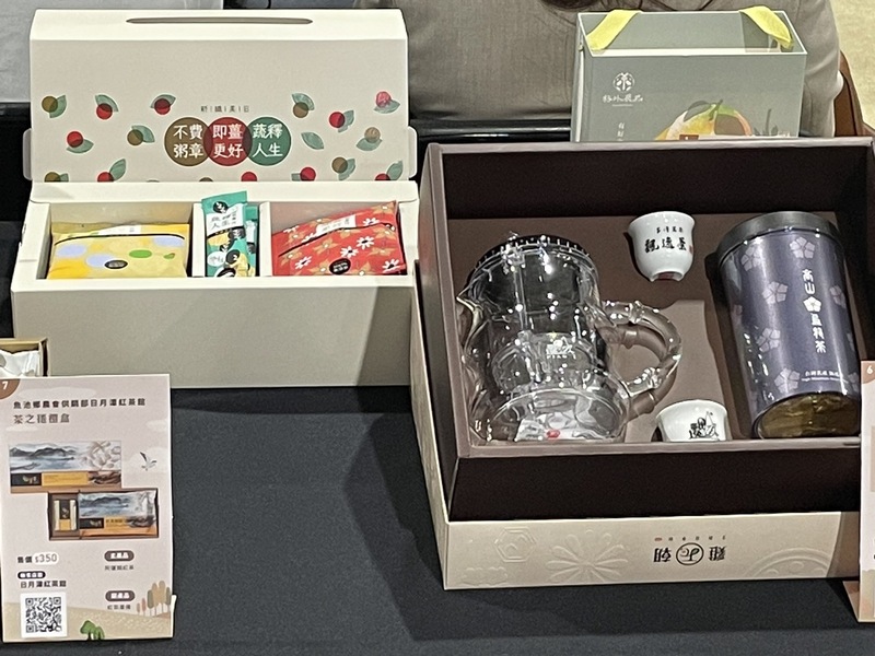 2023年「十大飲享禮」得獎名單揭曉,現場眾多產品一字排開。(Photo by 簡嘉佑/台灣醒報)