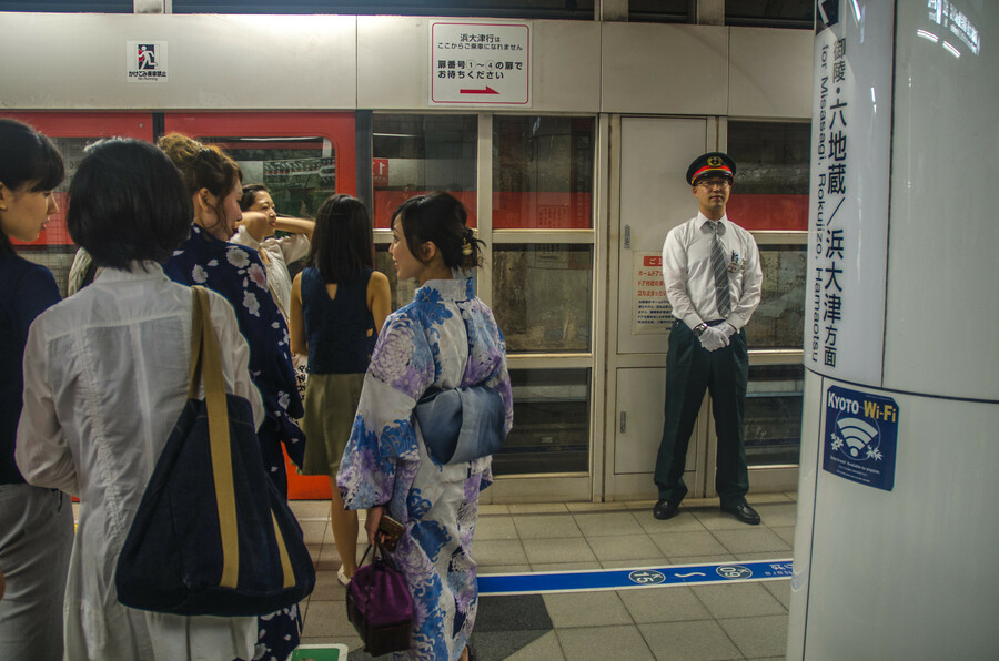 日本通膨、薪資等經濟指數逐步穩定,許多投資者都樂觀其成。(Photo by Wayne Hsieh on Flickr under C.C. License)