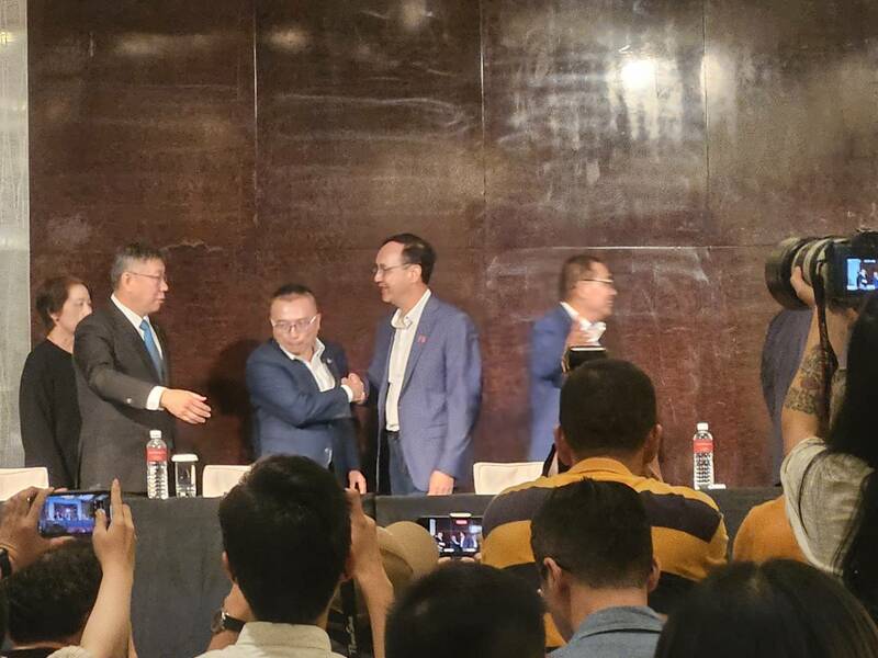 在野整合23日於君悅飯店進行會談,三方最終並沒有談出結果,各自解散。(Photo by 呂翔禾/台灣醒報)