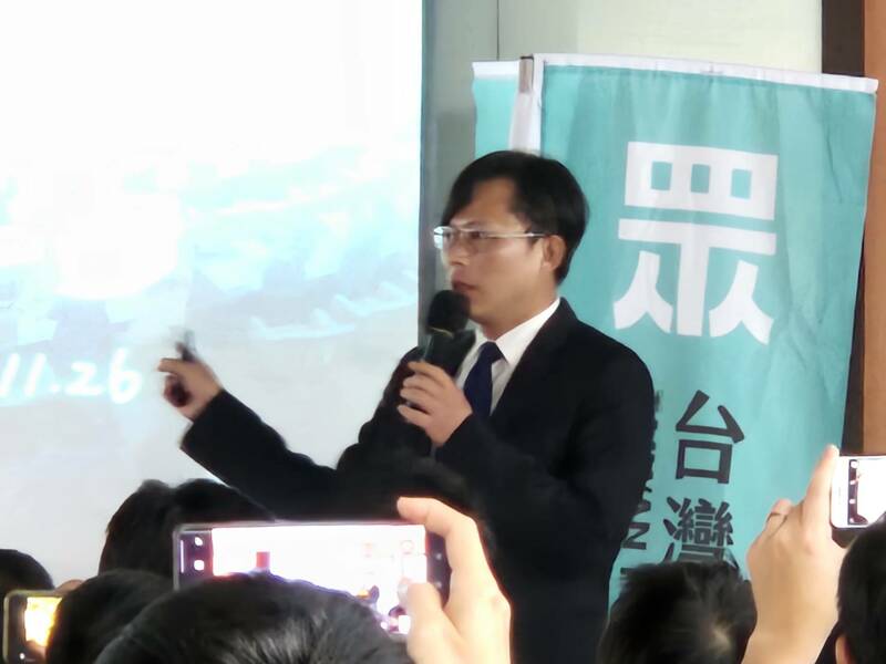 民眾黨不分區立委候選人黃國昌26日呼籲聽眾支持民眾黨,讓國會可以改革。(Photo by 呂翔禾/台灣醒報)