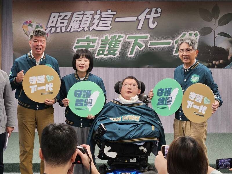 民進黨不分區立委提名人孫一信(左起)、林月琴、陳俊翰與王旭川29日召開記者會,宣傳加強社會福利保障的決心。(Photo by 呂翔禾/台灣醒報)