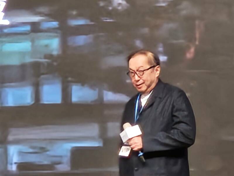 廣達董事長林百里30日在演講中,闡述生成式AI未來應用在醫療產業的商機。(Photo by 呂翔禾/台灣醒報)