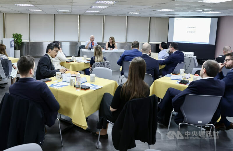近日資料外洩與錯假訊息新聞頻傳,政府機關疲於奔命。(中央社)