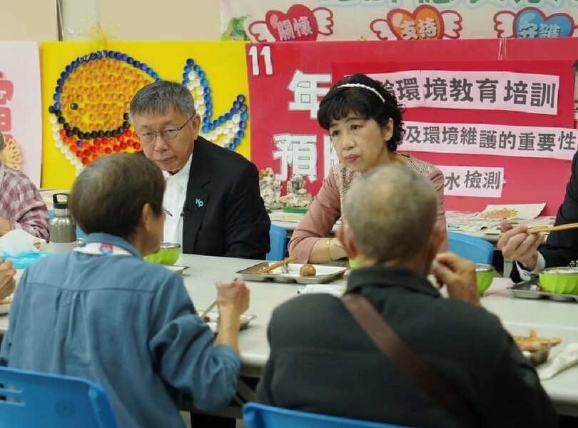 民眾黨總統候選人柯文哲6日接受專訪的說法,7日受到藍綠兩黨很多批評。(柯文哲臉書)