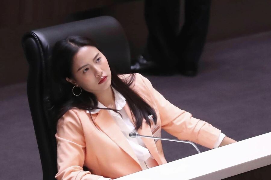 泰國反對黨「前進黨」議員近日紛遭政府以「褻瀆王室罪」起訴。圖為Ice。(Rukchanok Srinork FB)