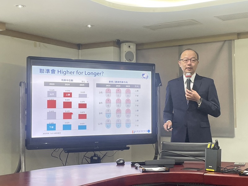 台經院景氣預測中心主任孫明德25日指出,我國廠商佈局可轉向歐洲、東南亞、印度或墨西哥等內需逐漸成長的地區。(Photo by 簡嘉佑/台灣醒報)