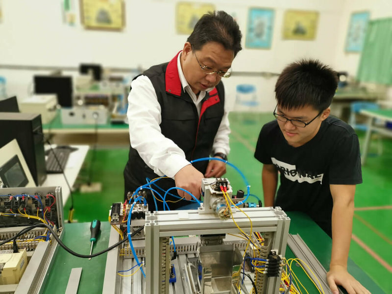 朝野政黨能夠重視已進入膏肓的技職教育。(中央社)