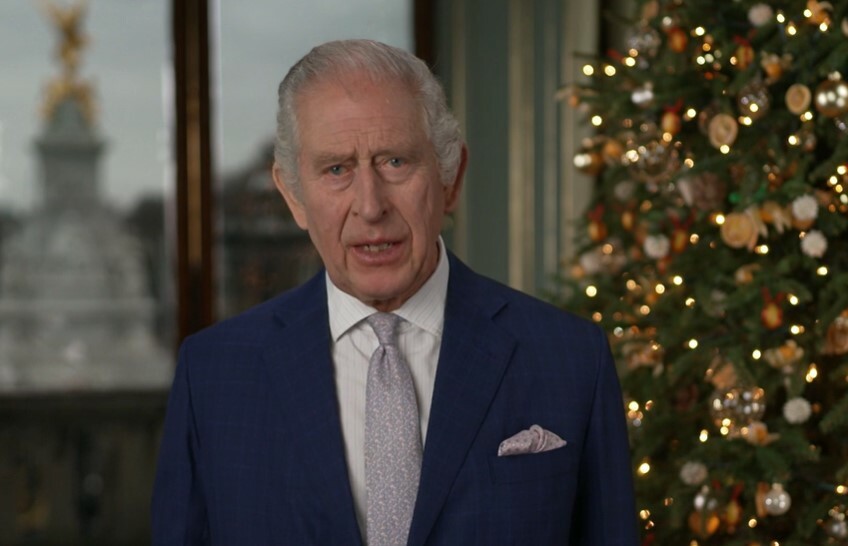 英王查爾斯25日的耶誕演說,替全球的地緣政治衝突禱告,並期許人類能更積極面對氣候變遷。(影片截圖)