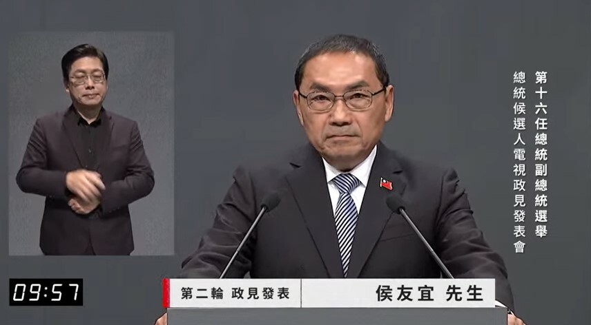 國民黨總統候選人侯友宜主攻民進黨的詐騙、農民、非核家園與性別議題。(直播截圖)