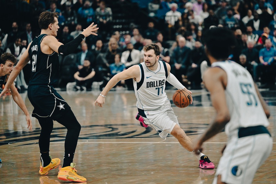 獨行俠主將東契奇狂轟50分、拿下聖誕大戰勝利。(photo from NBA Facebook Fanpage)