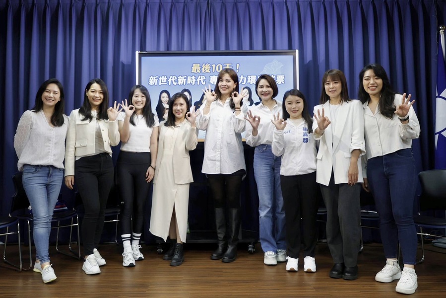 國民黨3日啟動「女力環島催票」,號召女性黨公職到各地助選。(Photo by 國民黨)