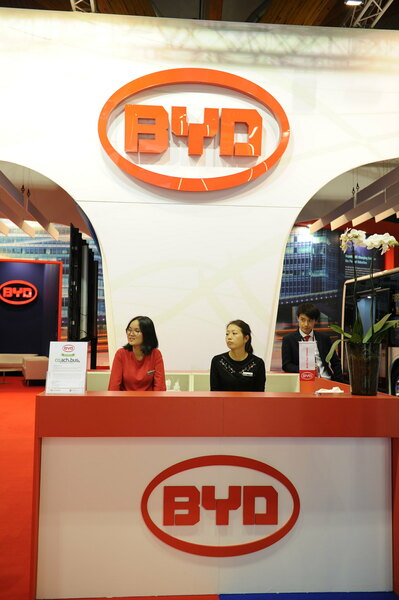 比亞迪為衝刺銷量,已在中國大幅展店。(Photo by Busworld on Flickr used under Creative Commons license)